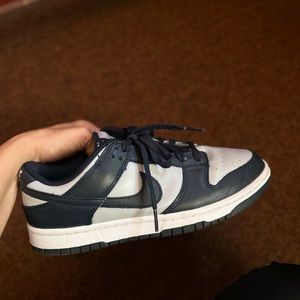 nike dunk low Georgetown men’s size 8